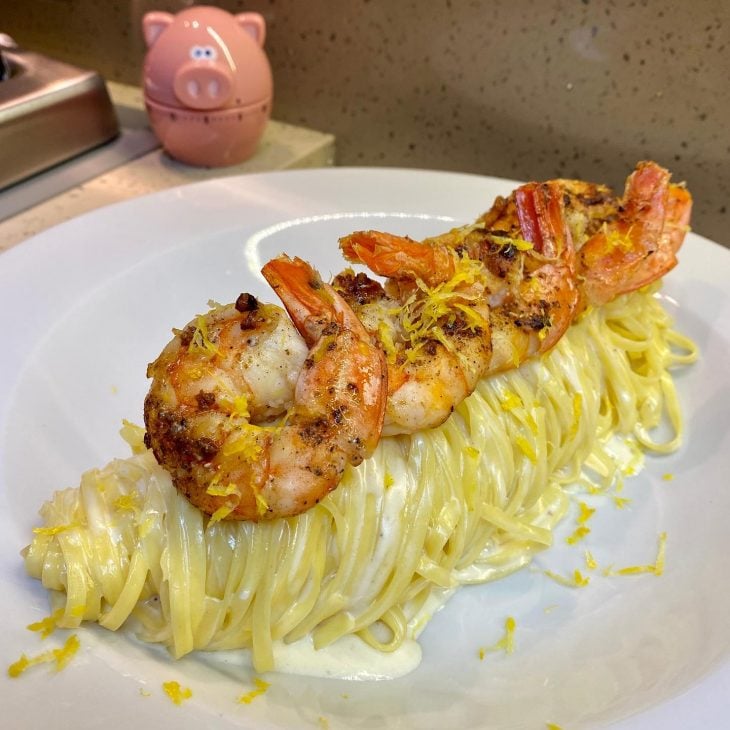 Linguine ao molho de limão-siciliano com camarão