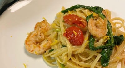 Linguine com camarão e rúcula