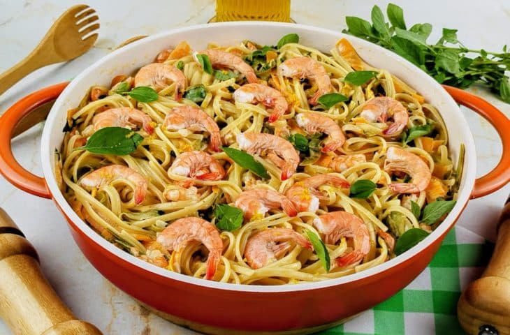Linguini com camarão