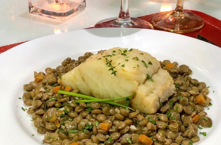 Lombo de bacalhau com ragu de lentilhas