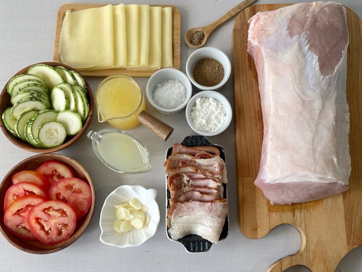 Ingredientes reunidos na bancada.