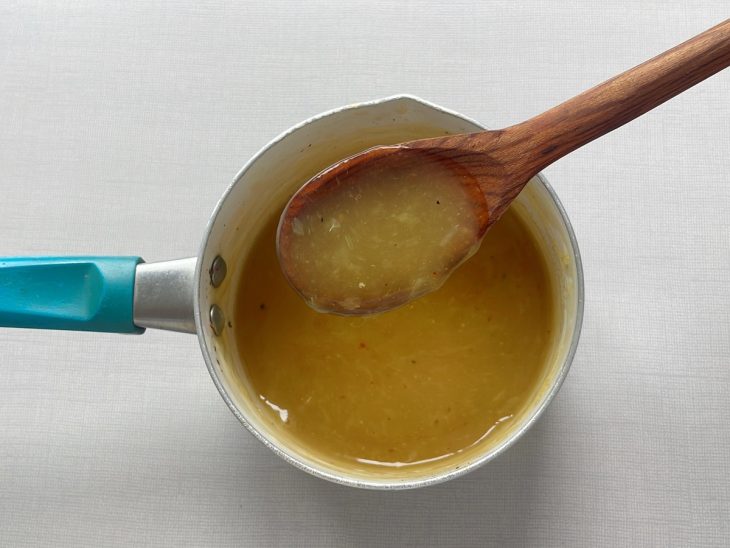 Molho de laranja pronto.