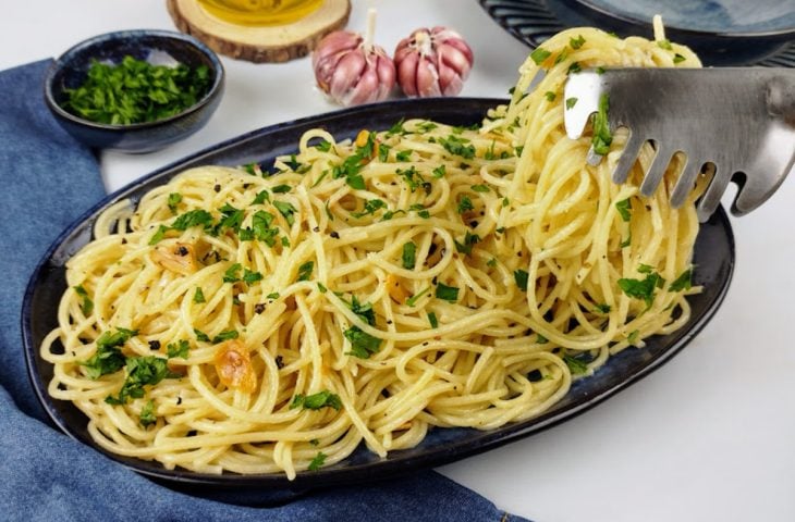 Macarrão alho e óleo simples