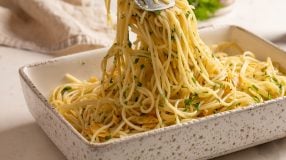 Macarrão alho e óleo fácil e rápido