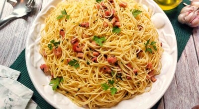 Macarrão ao alho e óleo com bacon