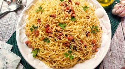 Macarrão ao alho e óleo com bacon