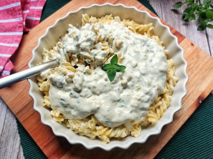 Macarrão ao molho branco rápido