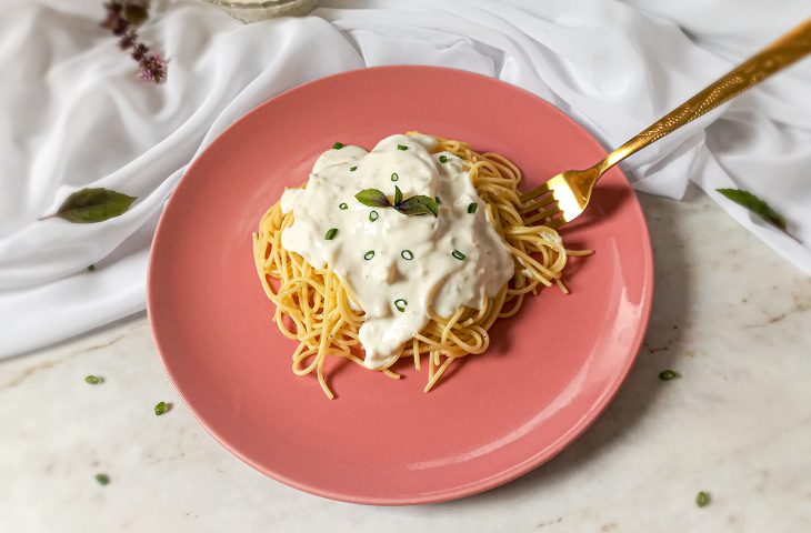 Macarrão ao molho branco simples