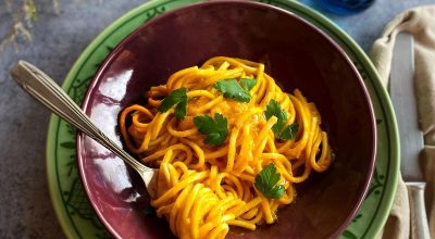 Macarrão ao molho de abóbora e leite de coco