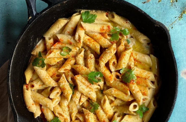 Macarrão ao molho de feijão-fradinho e sardinha