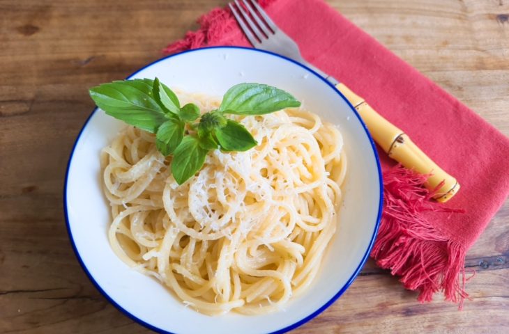 Macarrão ao molho de limão e parmesão