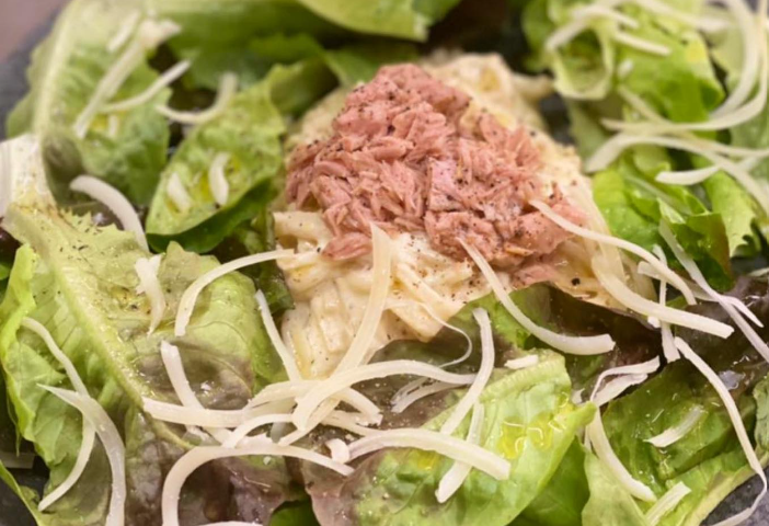 Macarrão ao molho de limão siciliano com atum