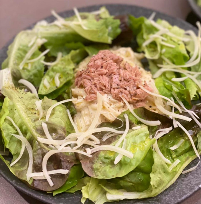 Macarrão ao molho de limão siciliano com atum