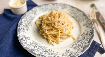 Macarrão cacio e pepe