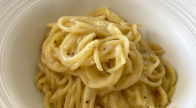 Macarrão cacio e pepe