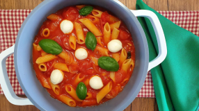 Macarrão caprese fácil