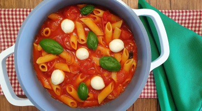 Macarrão caprese fácil