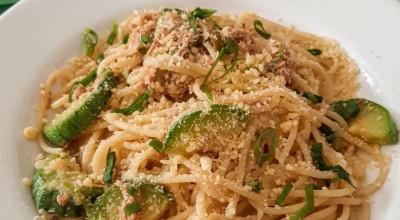 Macarrão com atum e abobrinha