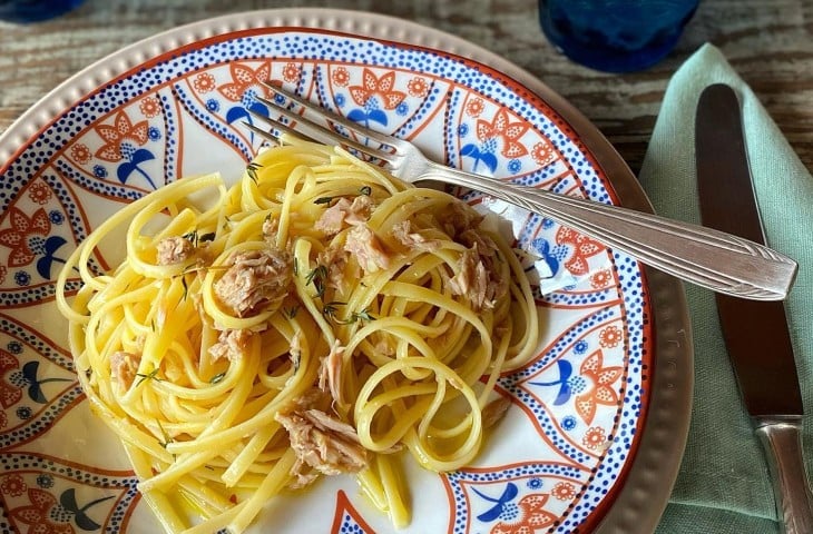 Macarrão com atum e limão