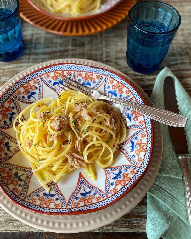 Macarrão com atum e limão