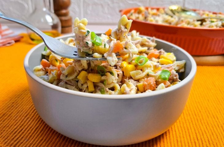 Macarrão com atum e maionese