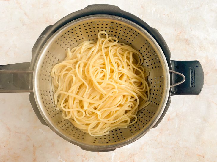 macarrão espaguete cozido al dente.