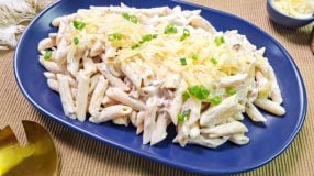 Macarrão com bacon e creme de leite