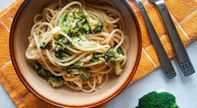 Macarrão com brócolis e requeijão