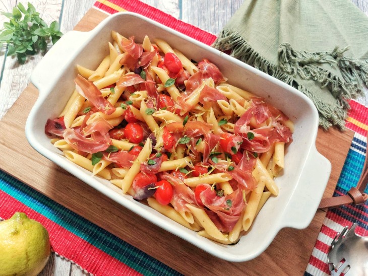 Macarrão com burrata e parma