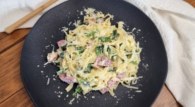 Macarrão com calabresa e espinafre