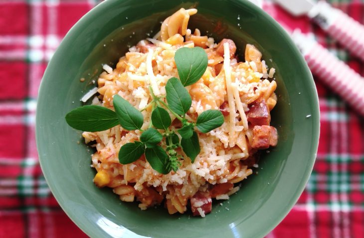 Macarrão com calabresa na panela de pressão