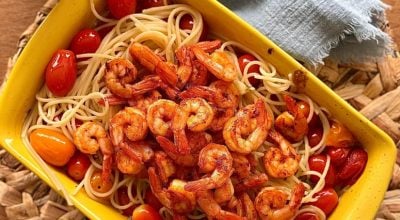 Macarrão com camarão e queijo