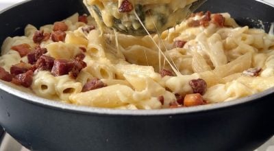 Macarrão com creme de milho e bacon