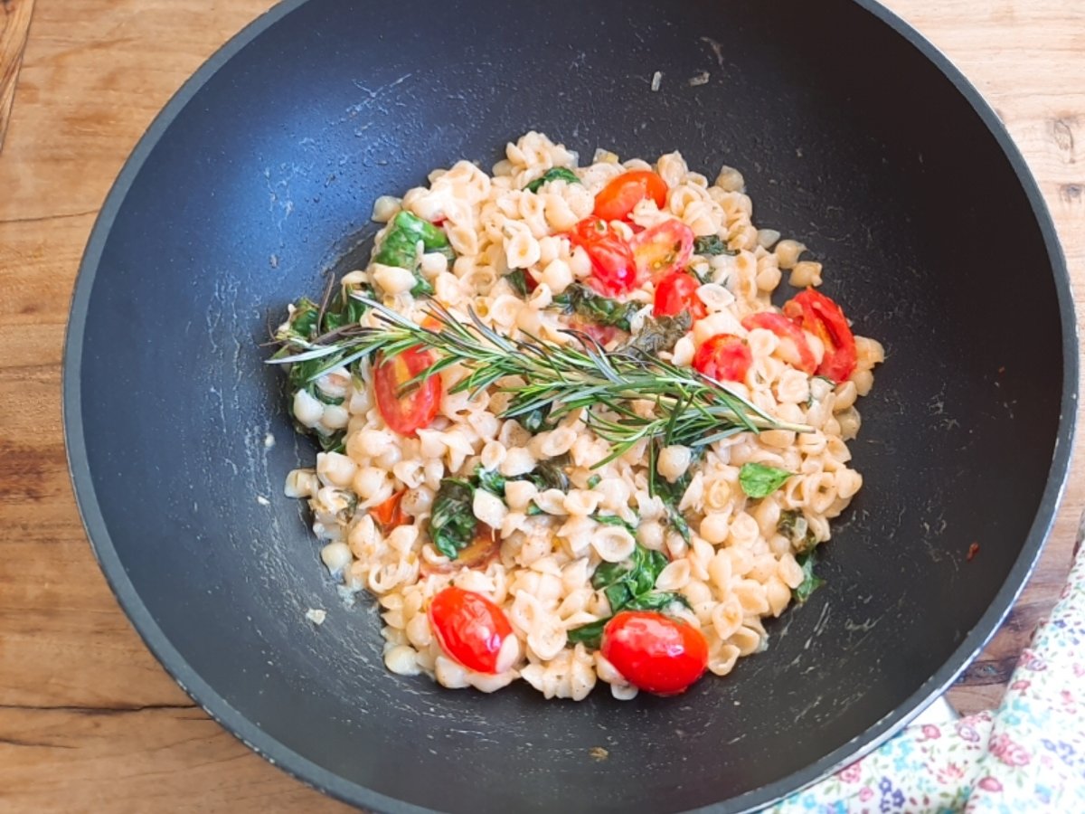 Macarrão com espinafre prático