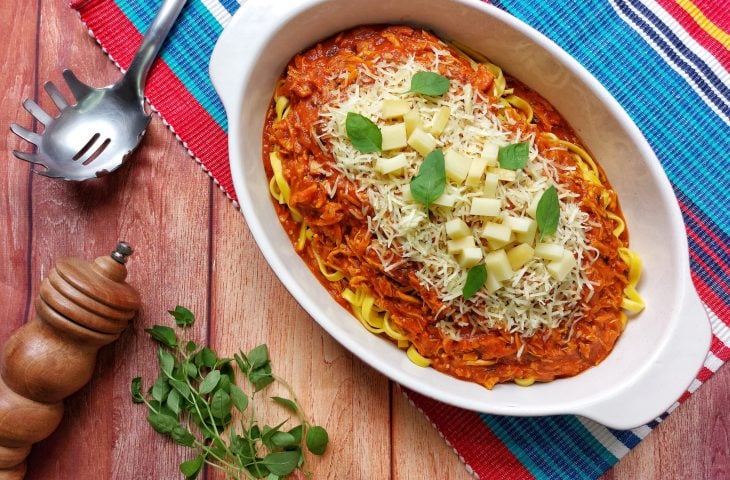 Macarrão com frango fácil