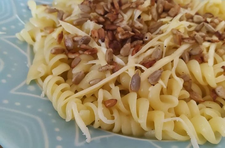 Macarrão na manteiga com alho e limão