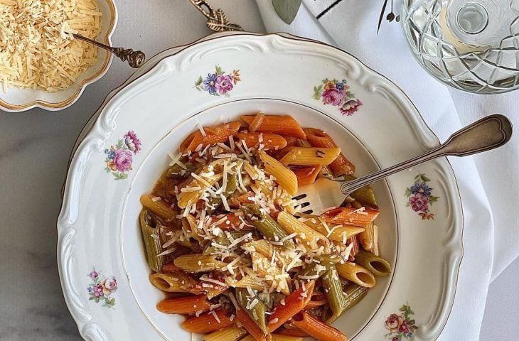 Macarrão com molho de cebola