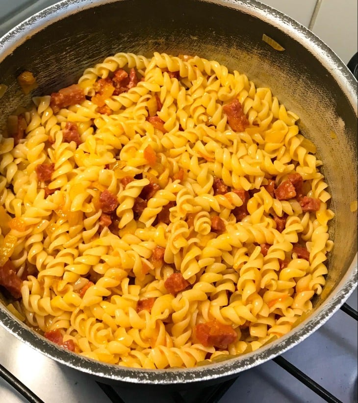 Macarrão com salame