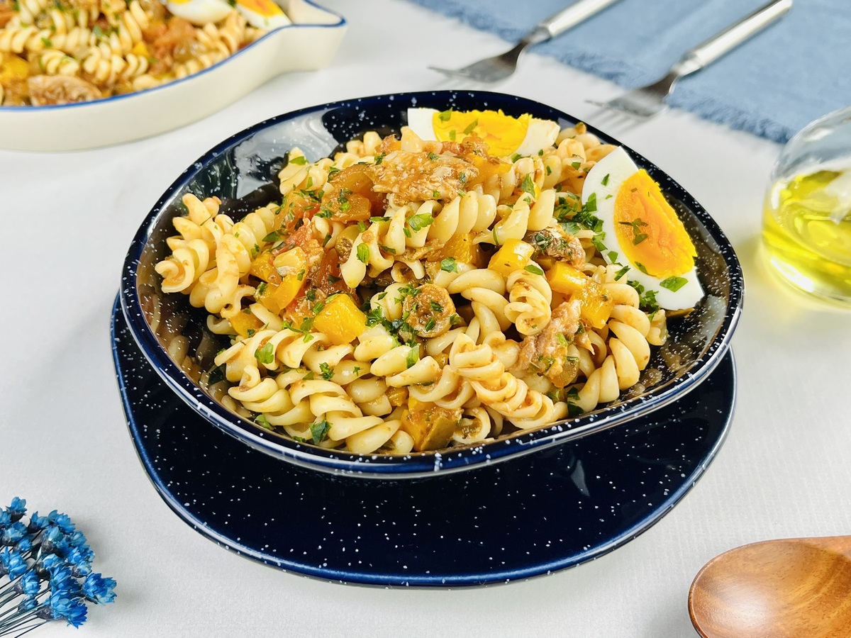 Macarrão com sardinha e ovo