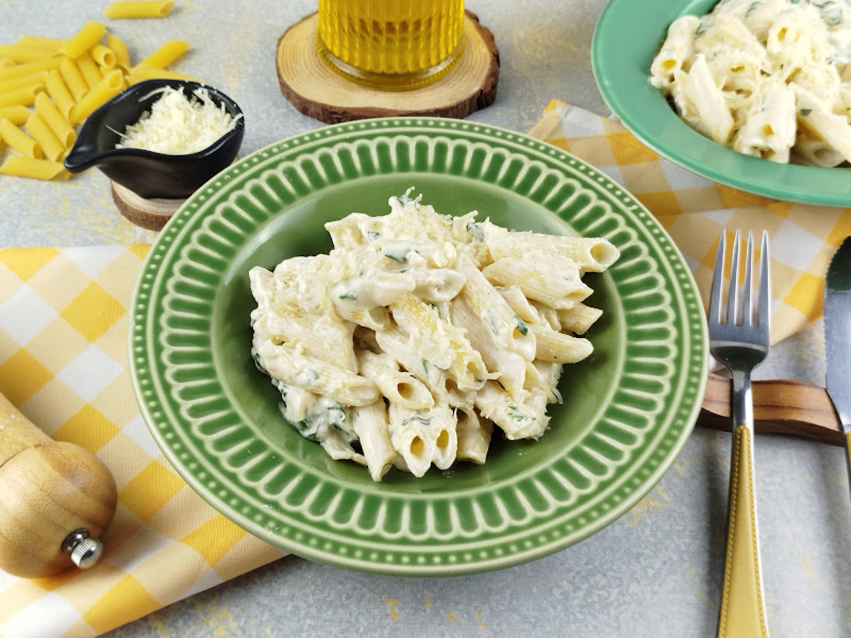 Macarrão cremoso com creme de leite