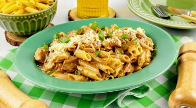 Macarrão cremoso com frango