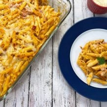 Macarrão de forno cremoso com presunto e queijo