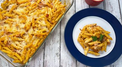 Macarrão de forno cremoso com presunto e queijo