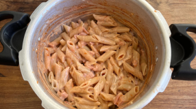 Macarrão cremoso na panela de pressão