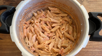 Macarrão cremoso na panela de pressão