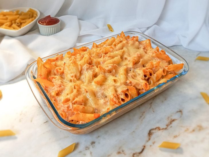 Macarrão pronto para consumo após tempo de forno.