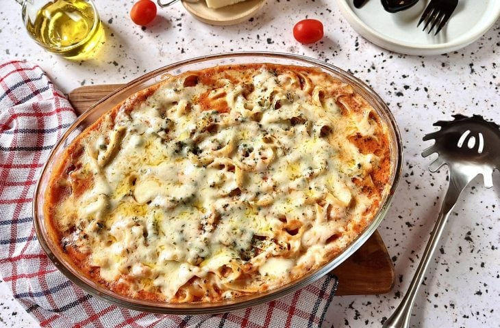 Macarrão de forno com queijo