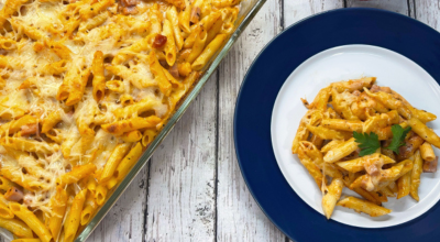 Macarrão de forno cremoso com presunto e queijo
