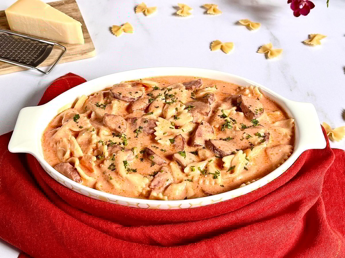 Macarrão de panela de pressão com calabresa