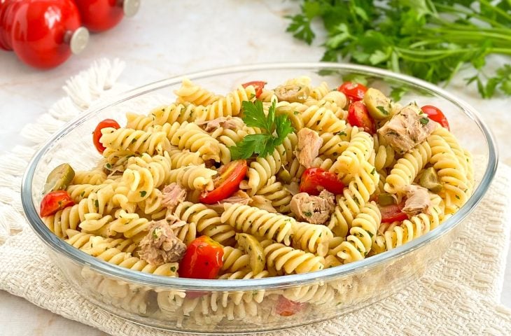 Macarrão parafuso com atum